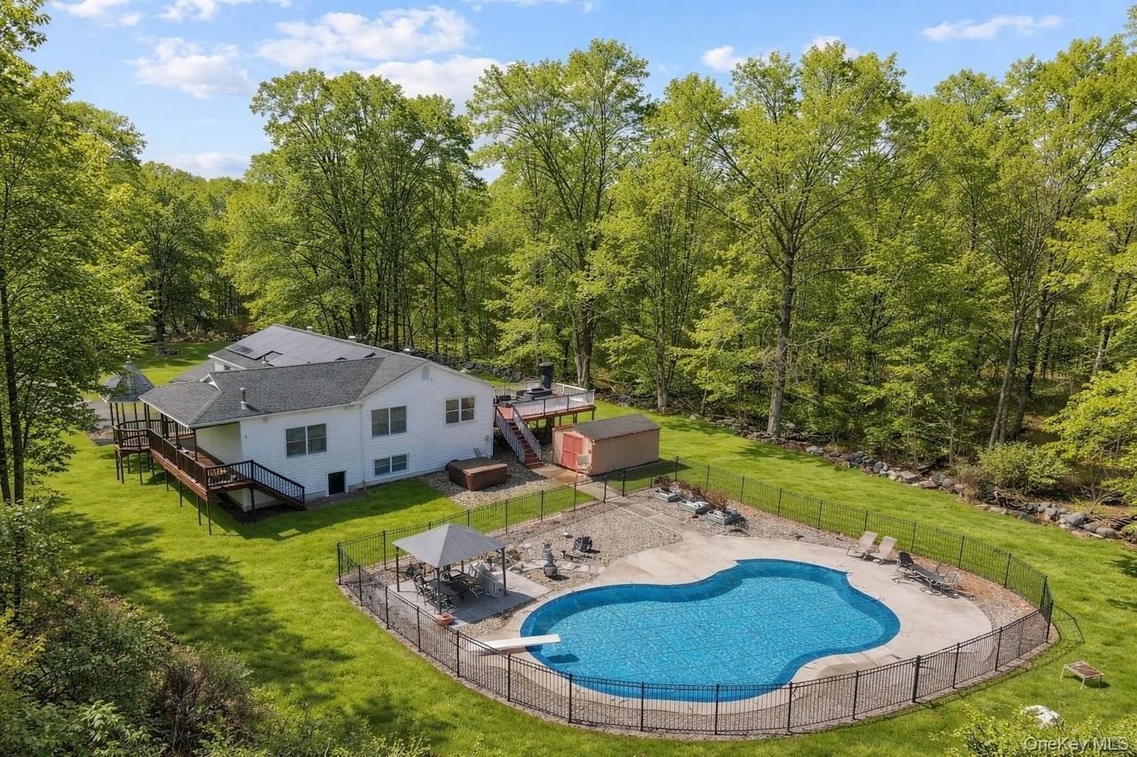 10 Vernon Dr - Photo 4 of 42