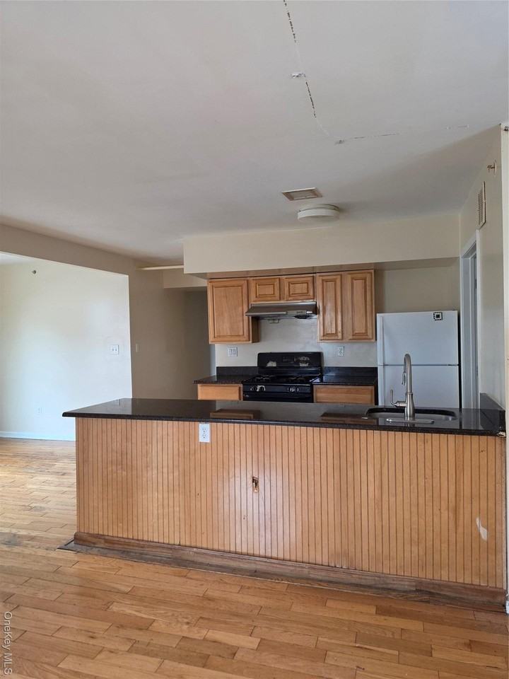 13 Lake St Apt 205 - Photo 2 of 6