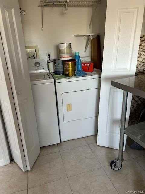 100 Merrick Rd - Photo 6 of 10