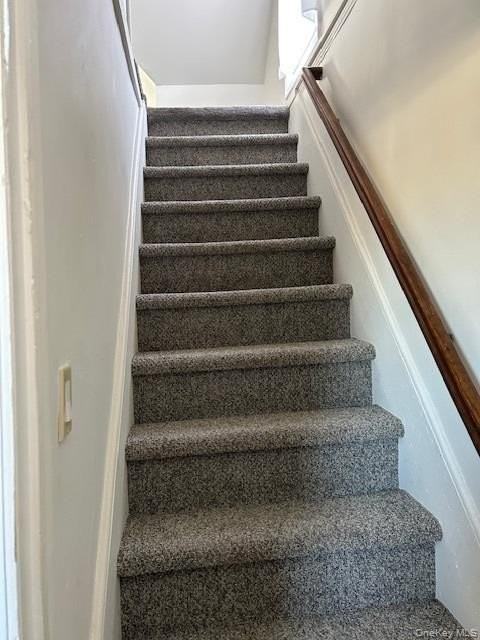 100 Merrick Rd - Photo 7 of 10