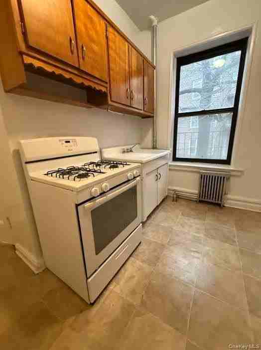 214 E Mosholu Pkwy S Apt 3 - Photo 7 of 9