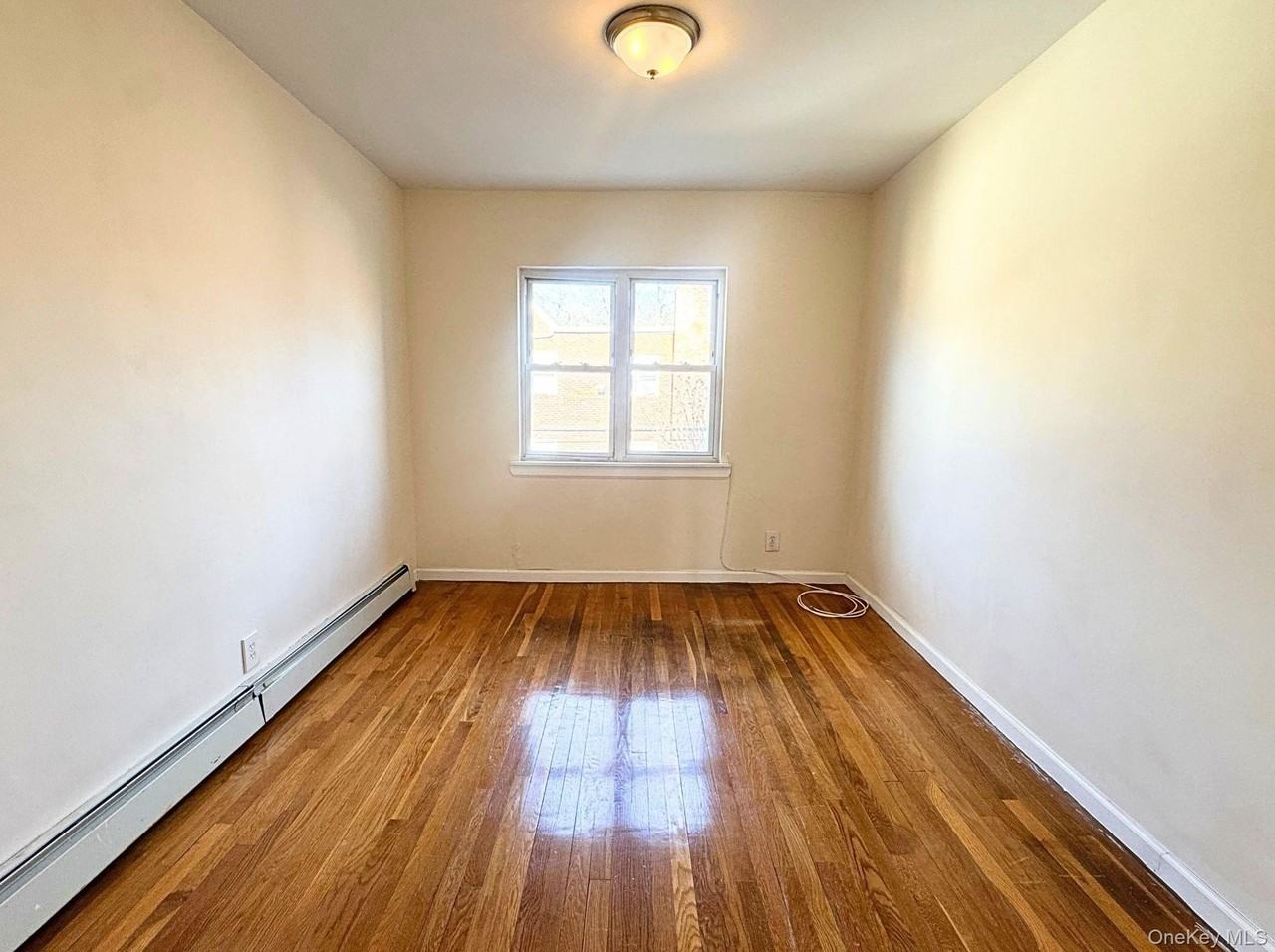 7531 198th St 2nd Fl - Photo 7 of 8