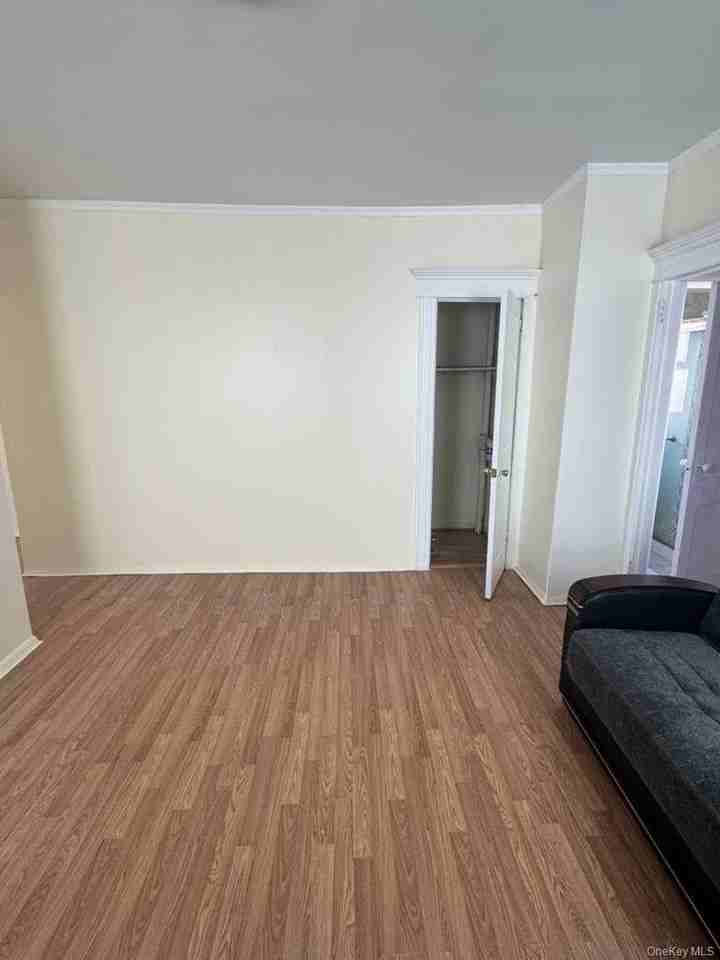 8811 185th St - Photo 5 of 15