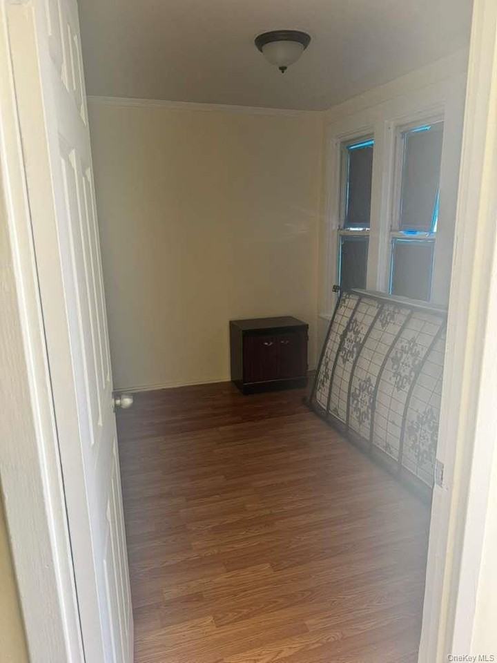 8811 185th St - Photo 6 of 15