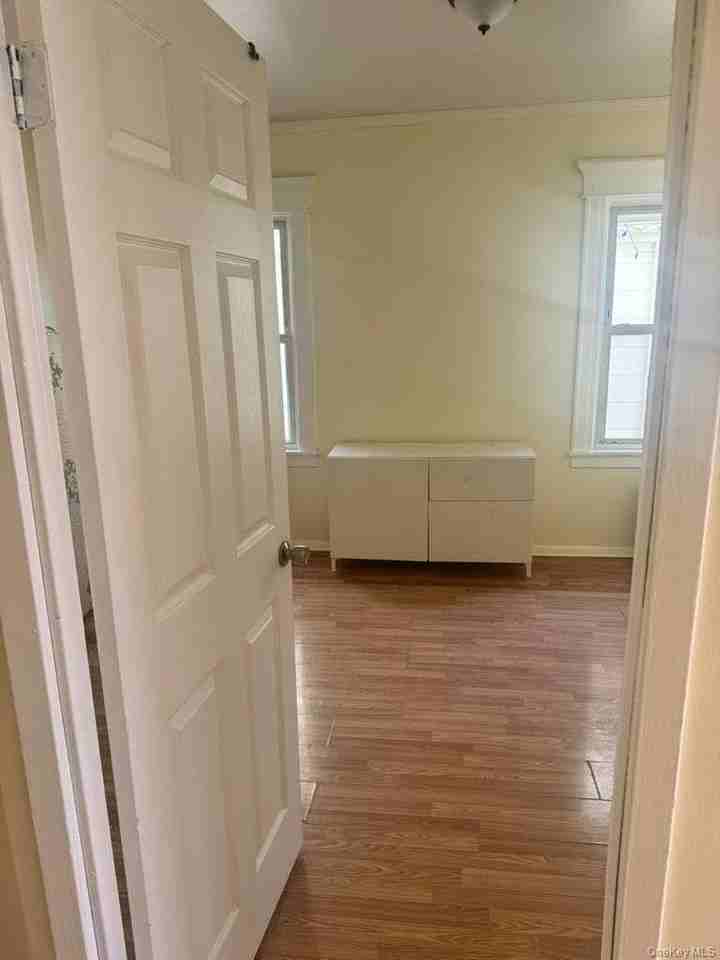 8811 185th St - Photo 7 of 15