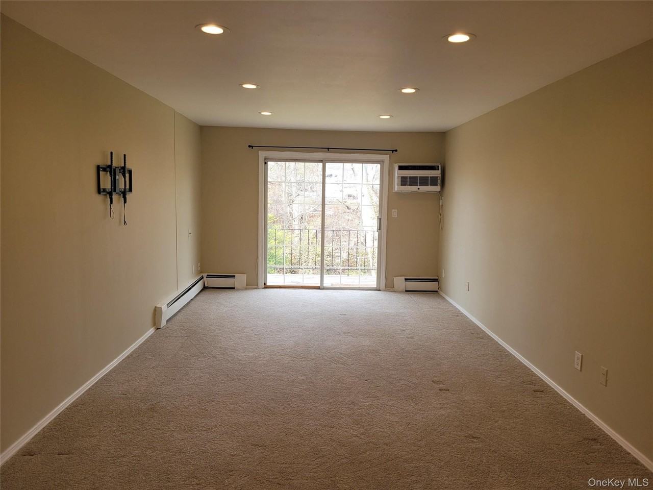 100 Towne House Vlg Unit 805 - Photo 3 of 20