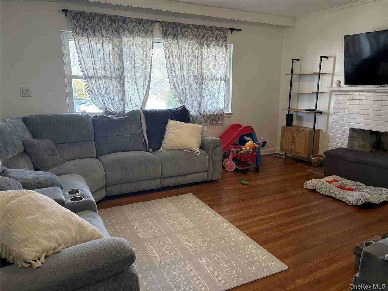 344 E Penn St - Photo 6 of 17