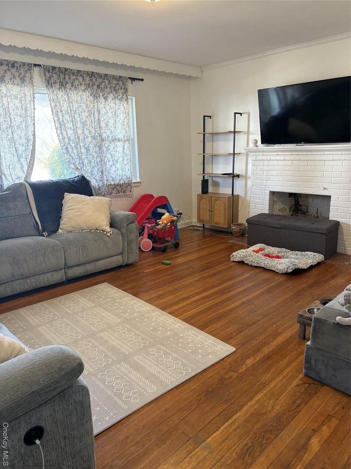 344 E Penn St - Photo 7 of 17