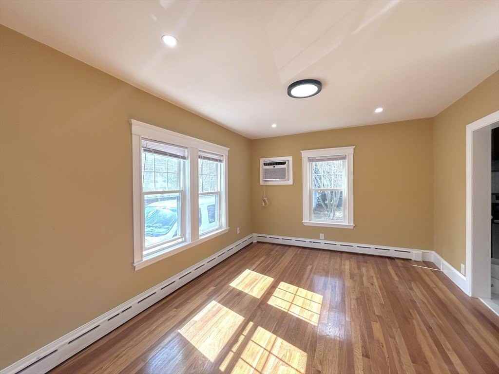 11 Earle St - Photo 5 of 14