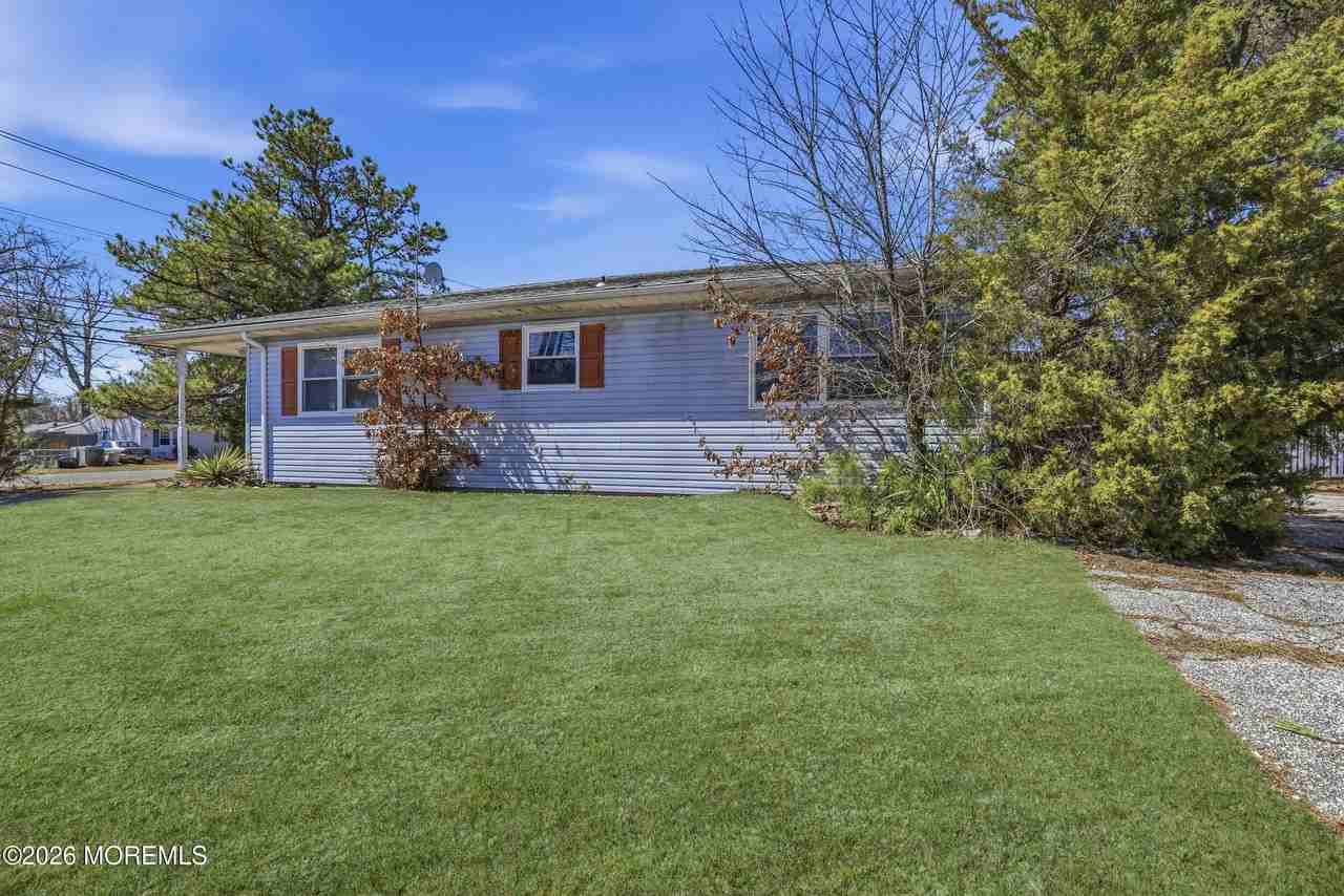 201 6th St - Photo 2 of 11