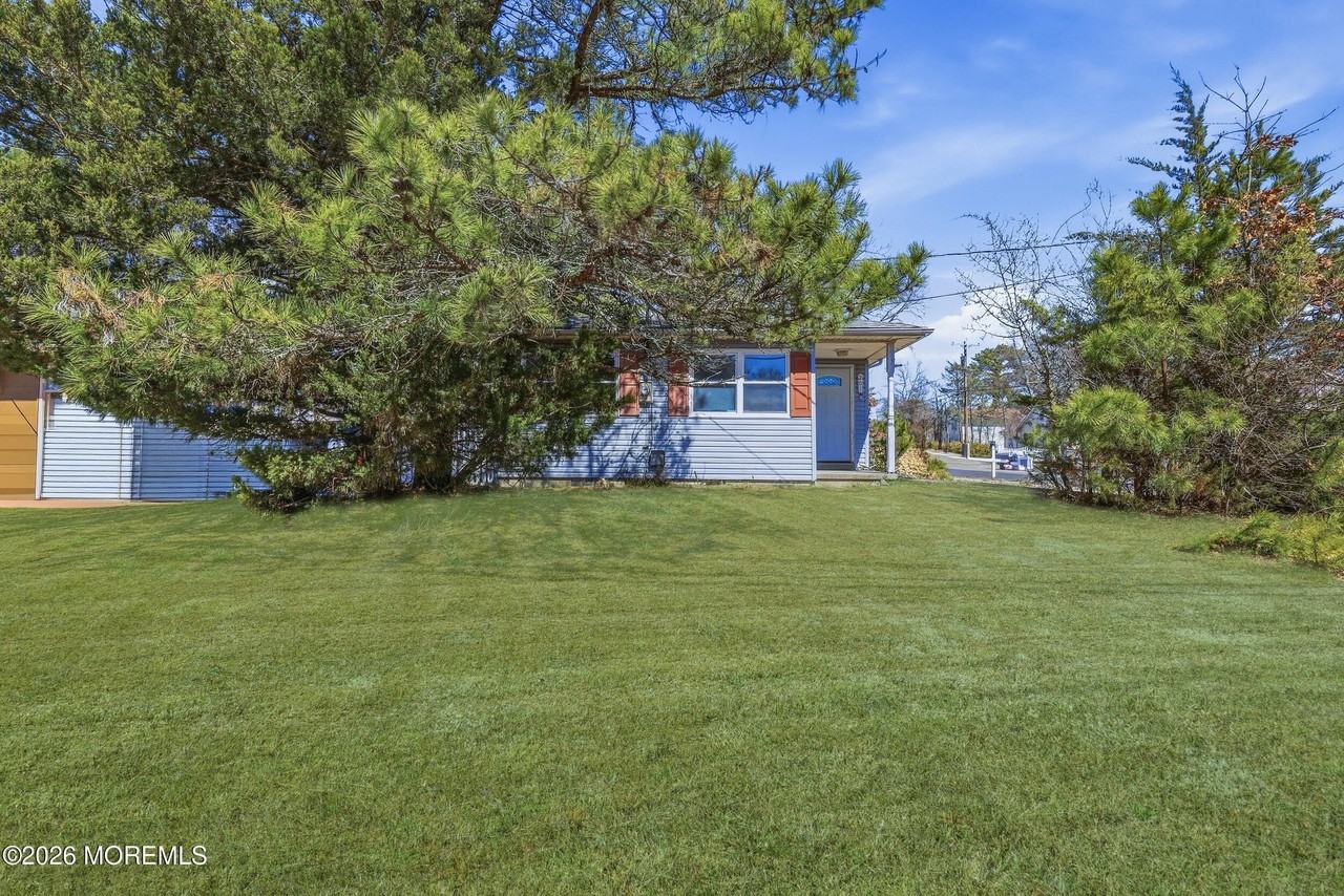 201 6th St - Photo 3 of 11