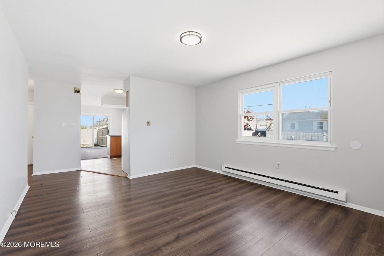 201 6th St - Photo 5 of 11