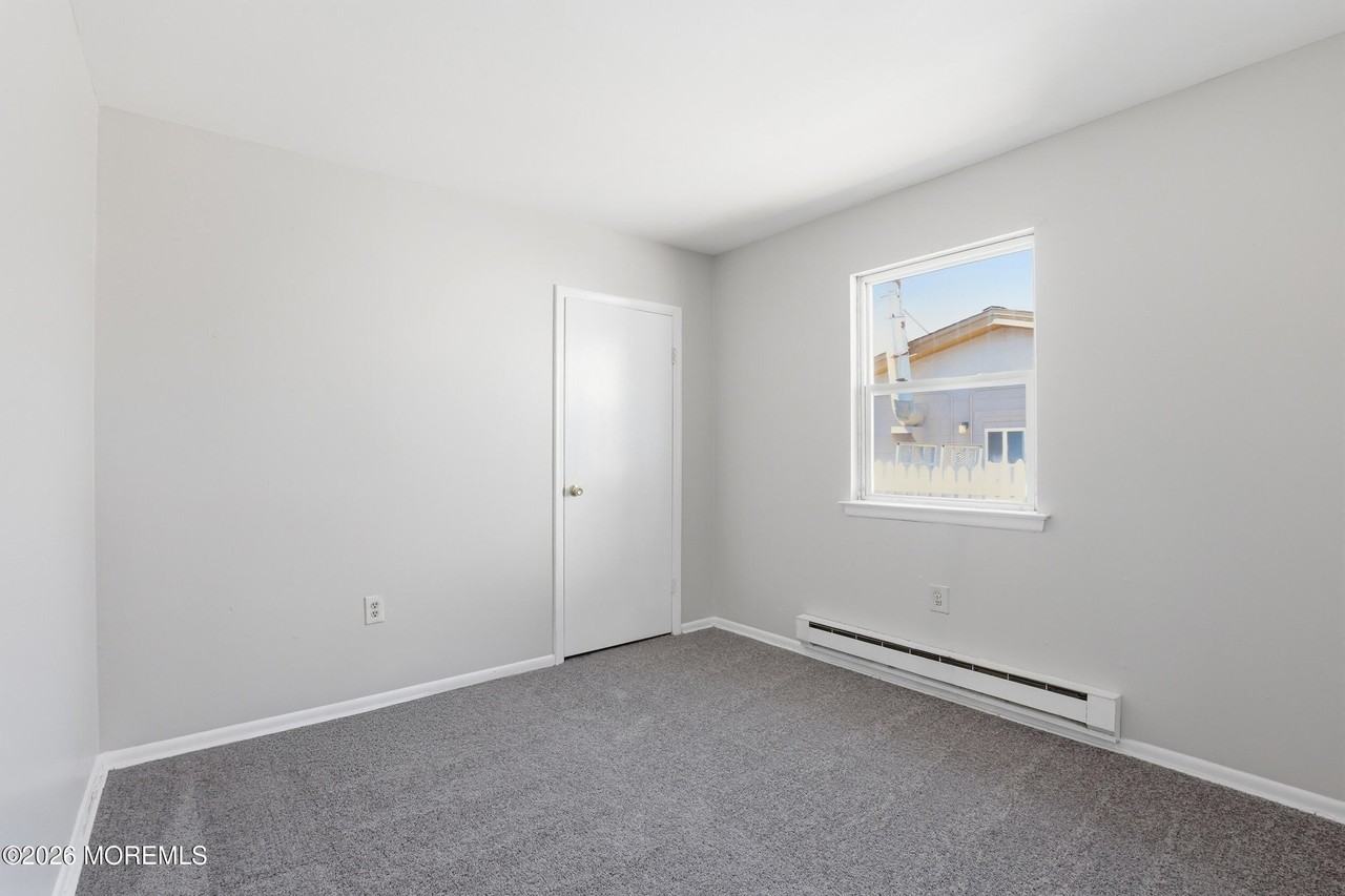 201 6th St - Photo 7 of 11