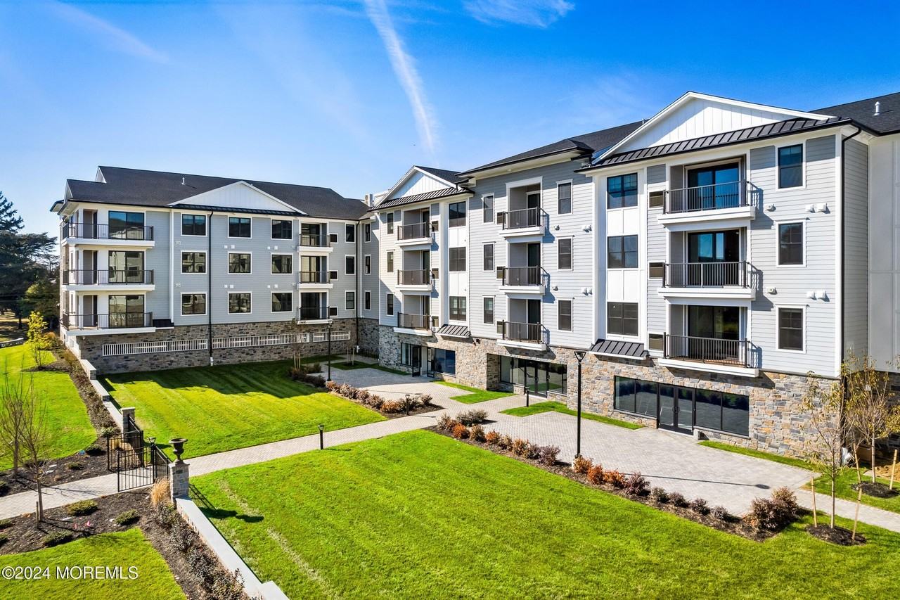 298 Westwood Ave Unit 205