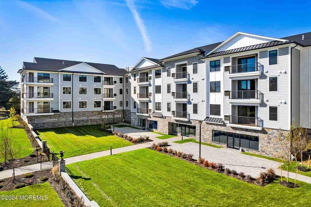 298 Westwood Ave Unit 211