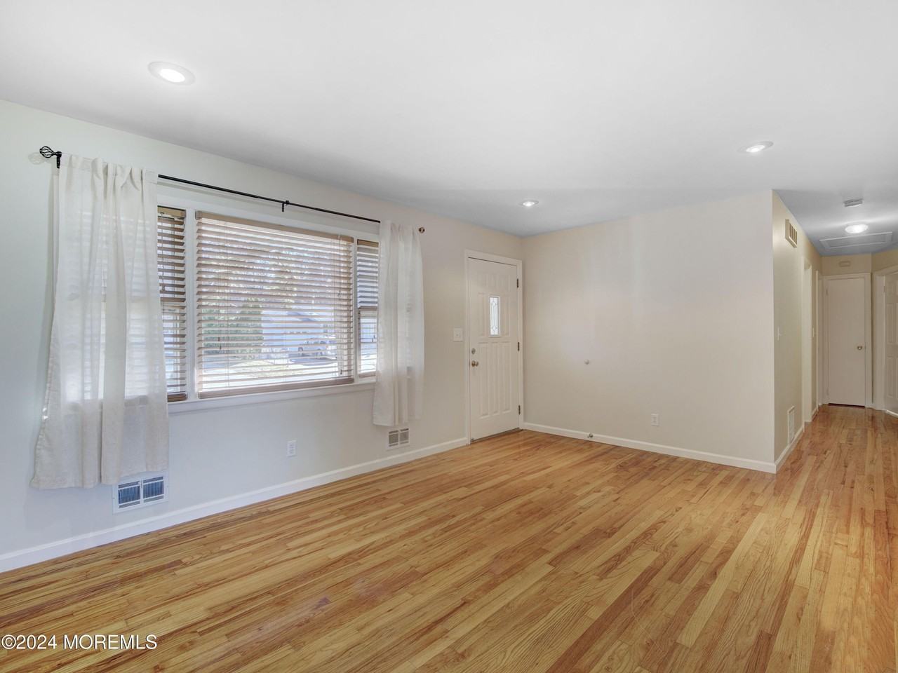 18 Blue Spruce Dr - Photo 6 of 25