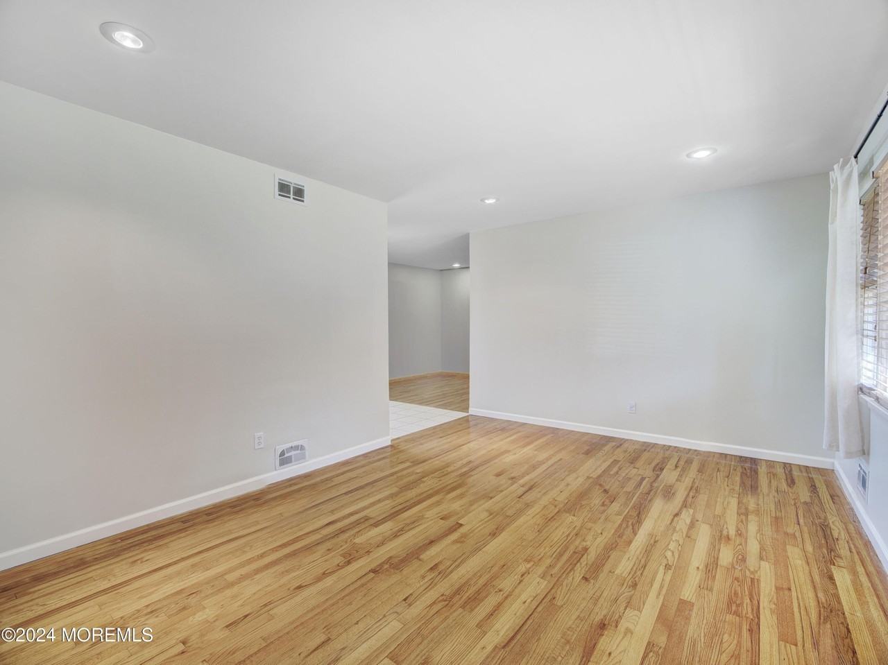 18 Blue Spruce Dr - Photo 7 of 25