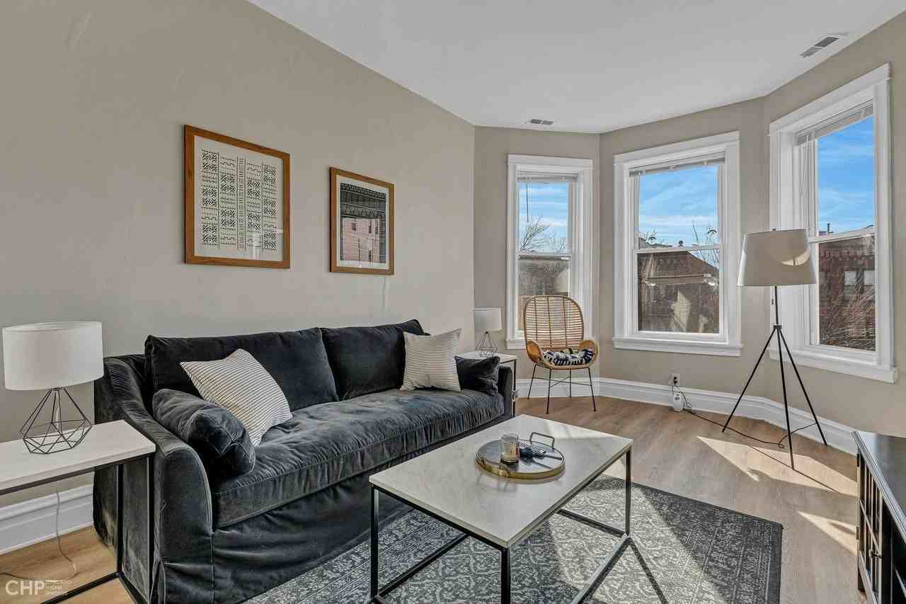 2346 W Thomas St #3F - Photo 3 of 11
