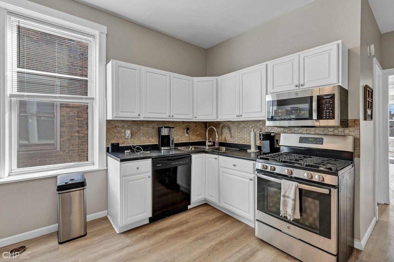 2346 W Thomas St #3F - Photo 5 of 11