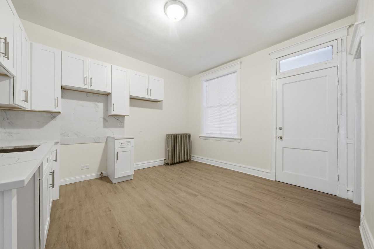 7442 S Langley Ave Unit 2 - Photo 6 of 7