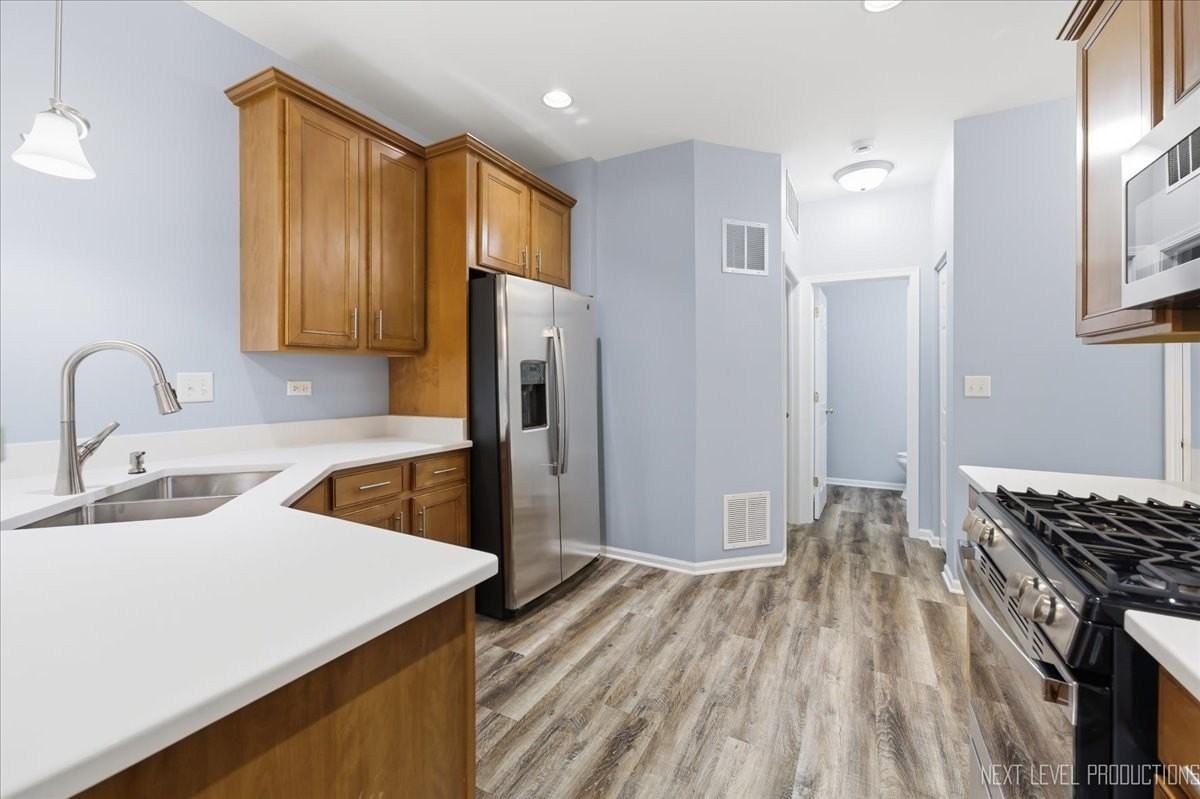 472 Majestic Ln - Photo 2 of 31