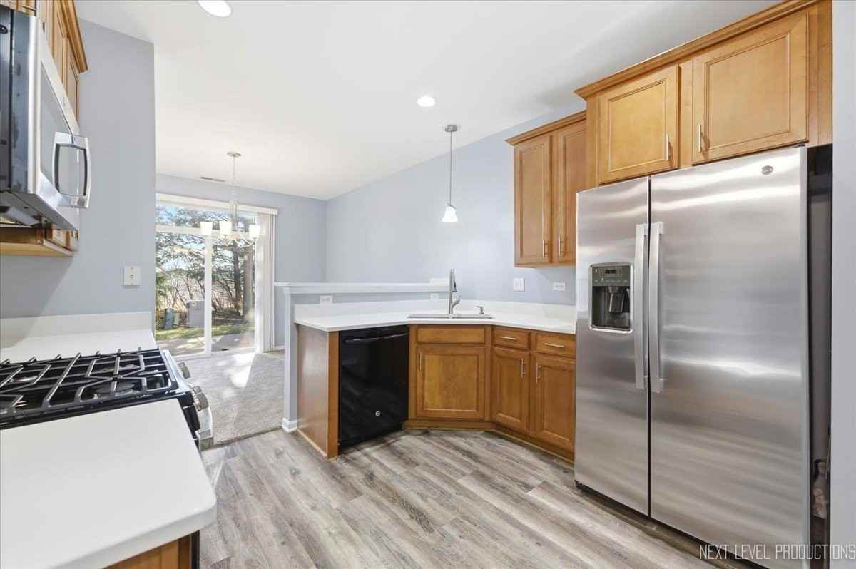 472 Majestic Ln - Photo 3 of 31