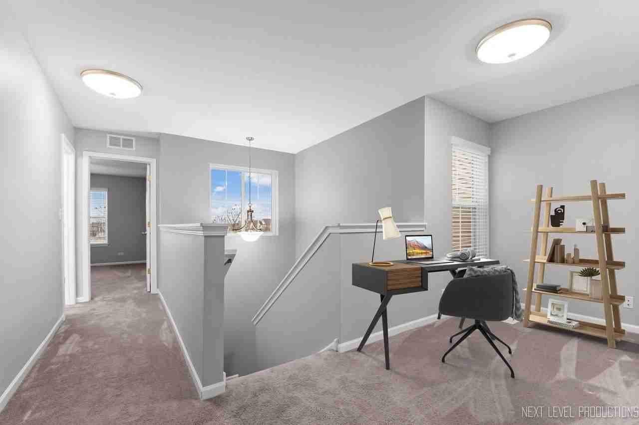 472 Majestic Ln - Photo 7 of 31