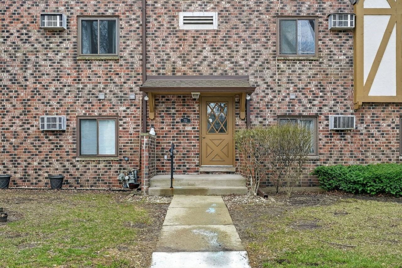 751 S Dwyer Ave Apt F - Photo 4 of 25