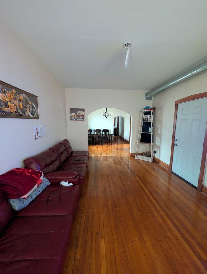 5433 S Millard Ave Unit 2 - Photo 3 of 10