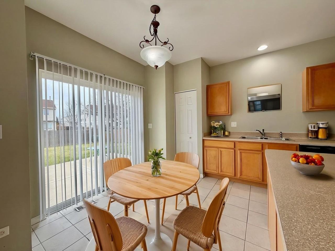 2479 Montclair Ln - Photo 6 of 25