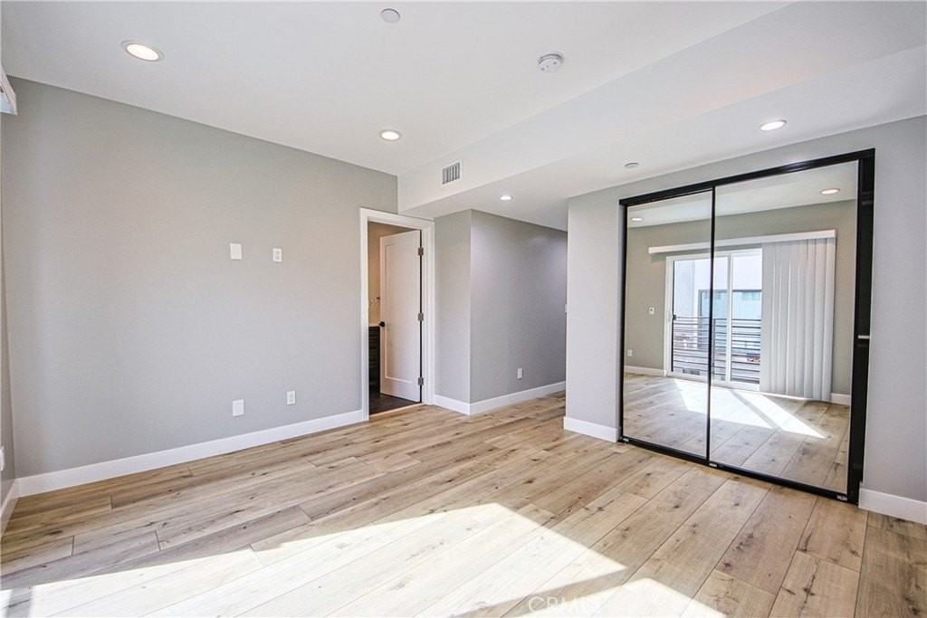 5351 Lexington Ave - Photo 3 of 37