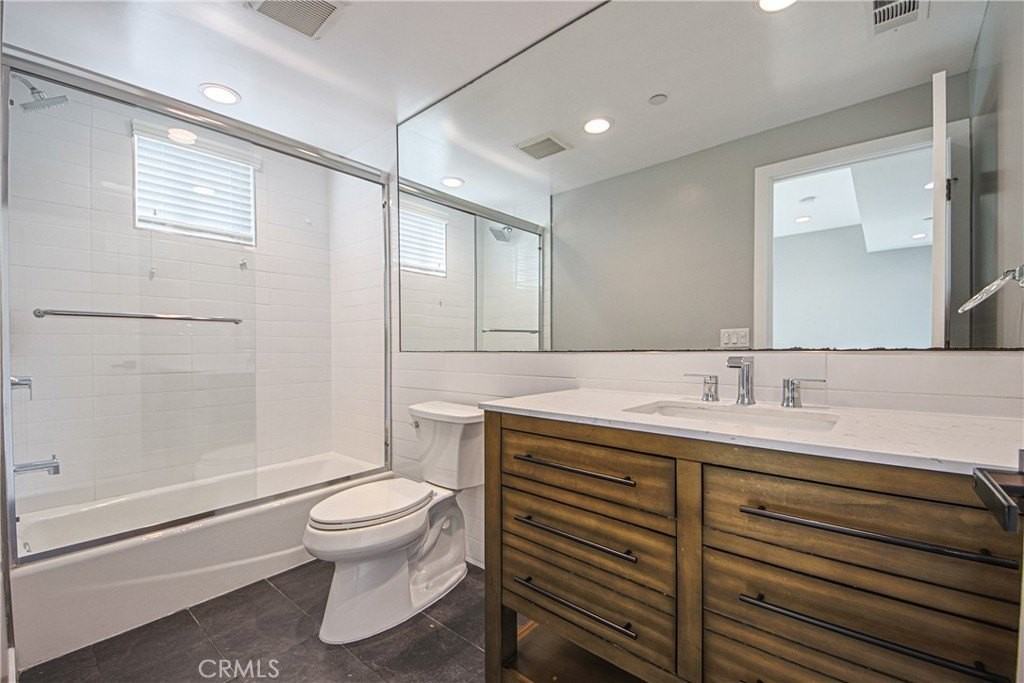 5351 Lexington Ave - Photo 4 of 37