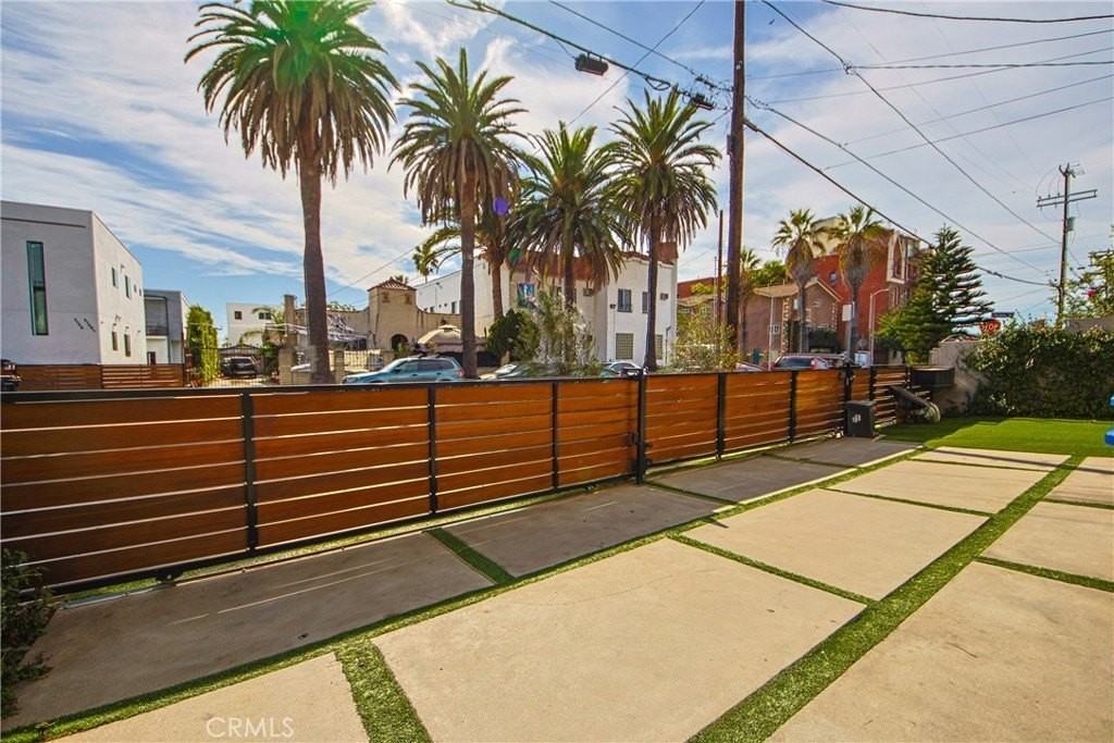 5351 Lexington Ave - Photo 6 of 37