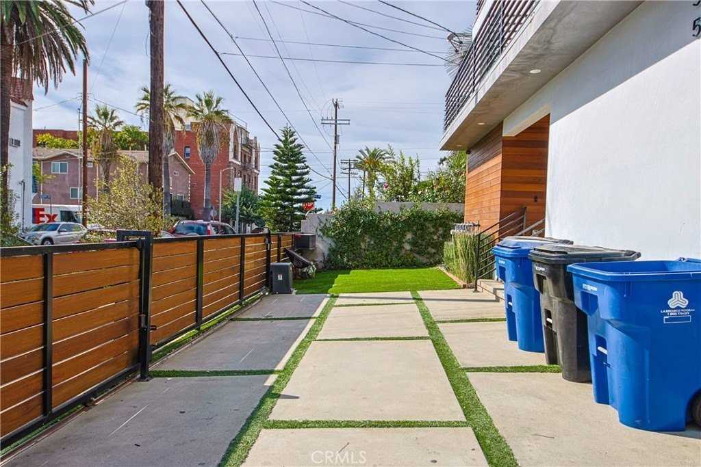 5351 Lexington Ave - Photo 7 of 37