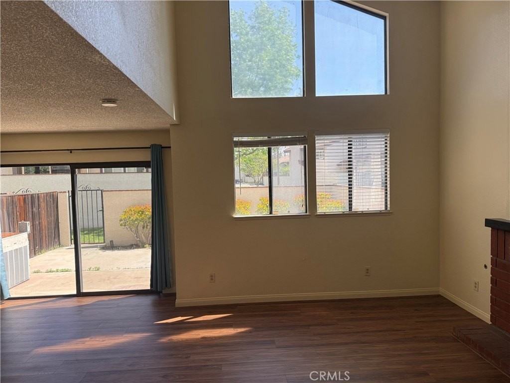 4686 Canyon Park Ln - Photo 3 of 26