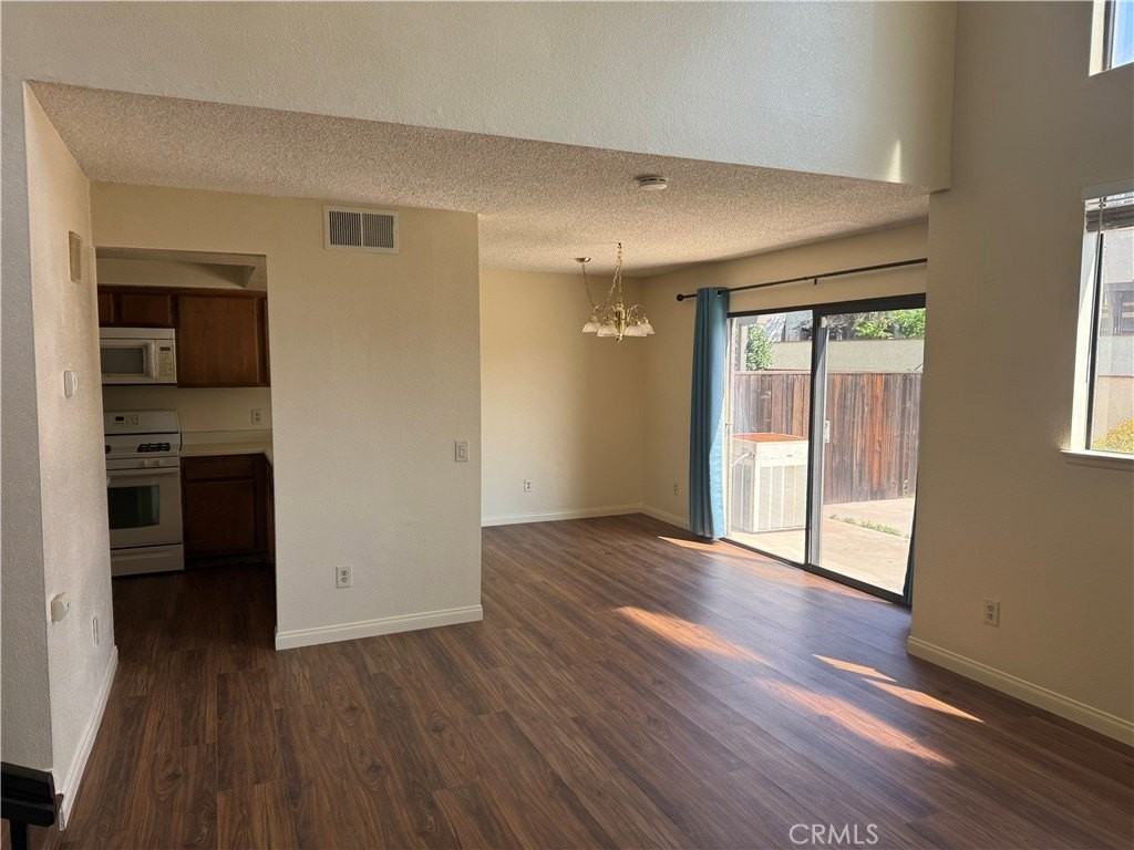 4686 Canyon Park Ln - Photo 4 of 26