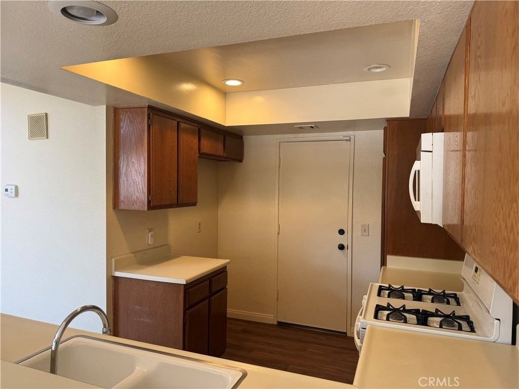 4686 Canyon Park Ln - Photo 7 of 26