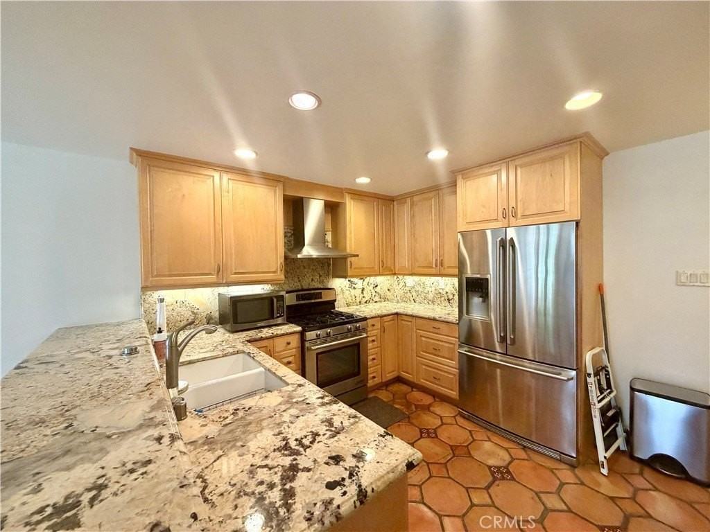 31862 Sunset Ave - Photo 2 of 9