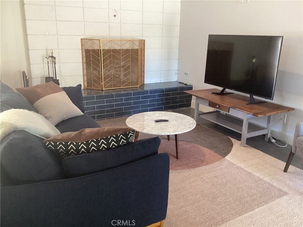 233 Almon Dr - Photo 5 of 21