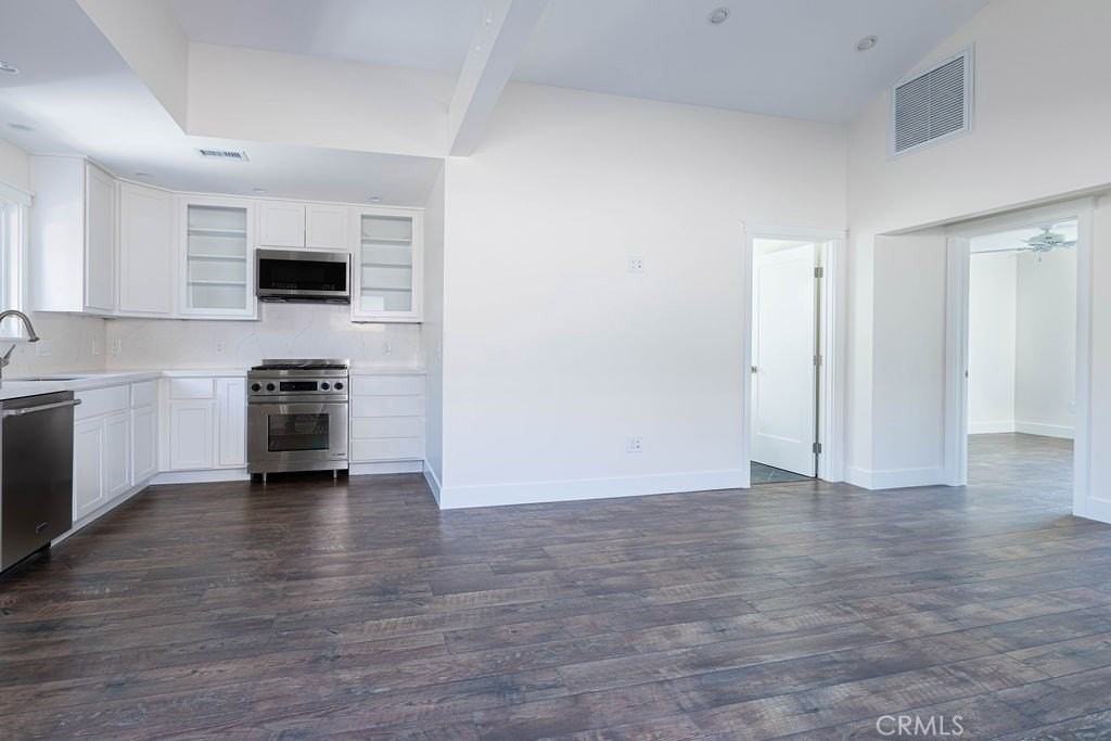 522 N Maplewood St - Photo 3 of 11