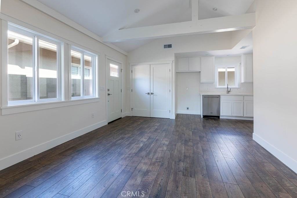 522 N Maplewood St - Photo 4 of 11