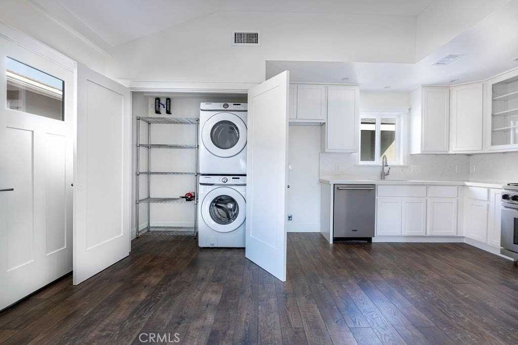 522 N Maplewood St - Photo 6 of 11