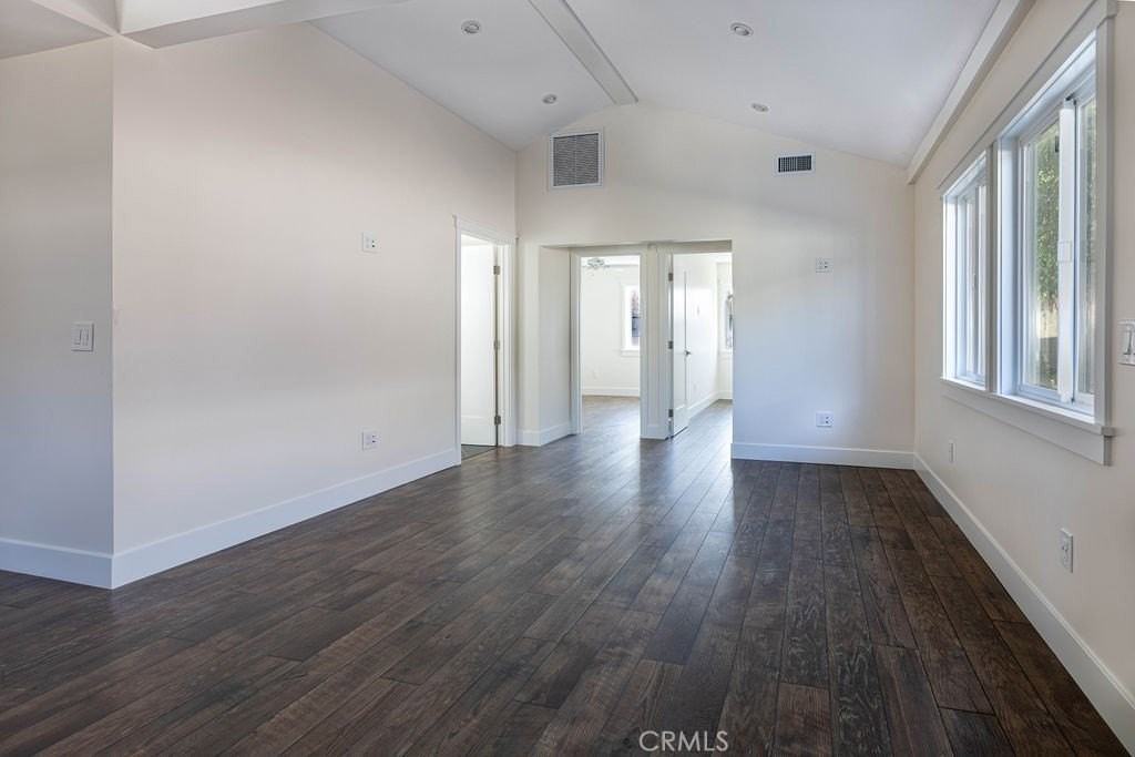 522 N Maplewood St - Photo 7 of 11