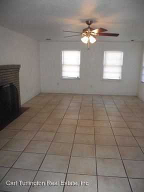 107 NE 9th St - Photo 3 of 12