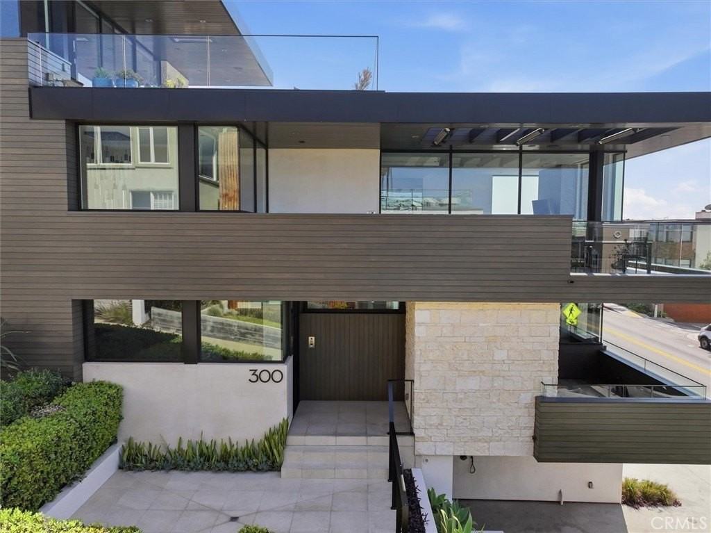 300 25th St - Photo 6 of 50