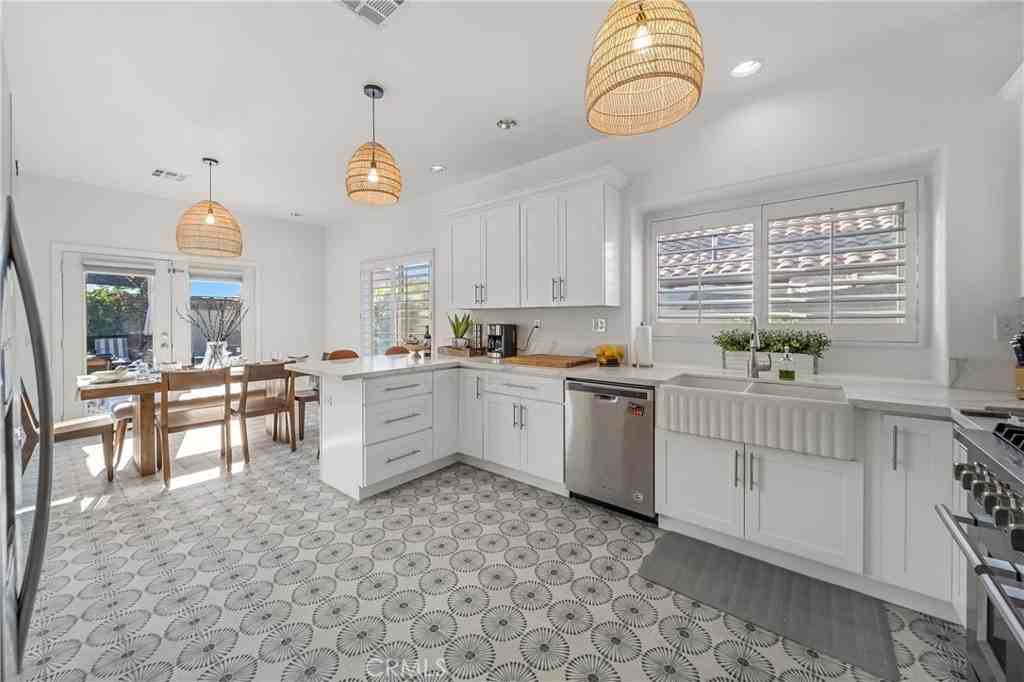 43640 Milan Ct - Photo 3 of 31