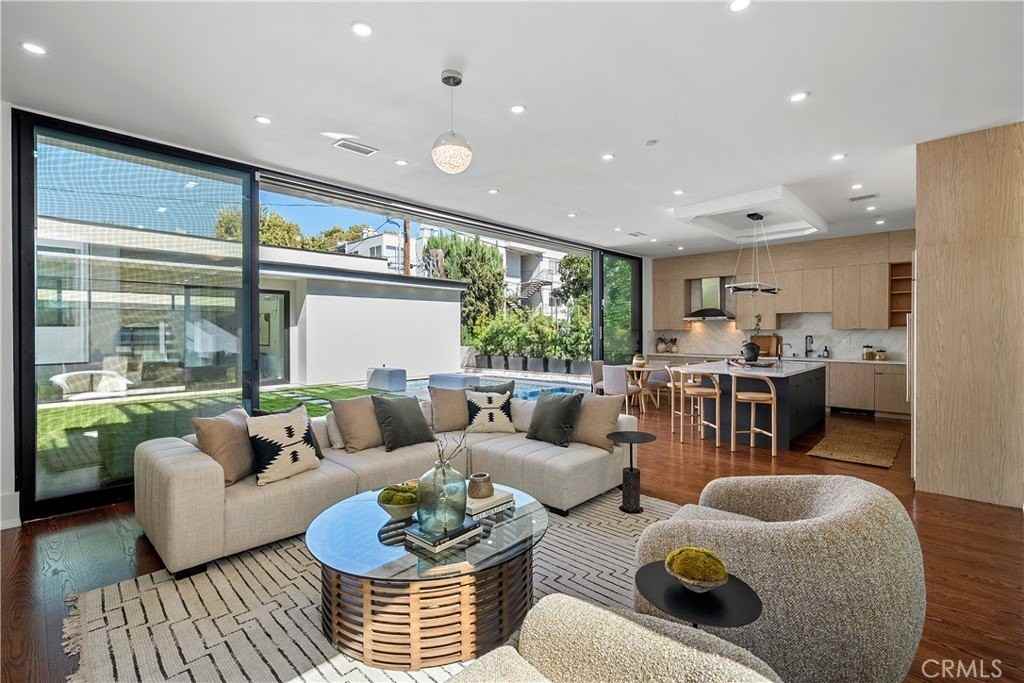 14519 Greenleaf St - Photo 2 of 38