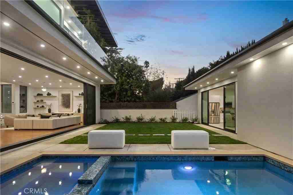 14519 Greenleaf St - Photo 3 of 38