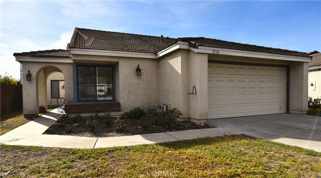 1336 Brookside Ct - Photo 2 of 16