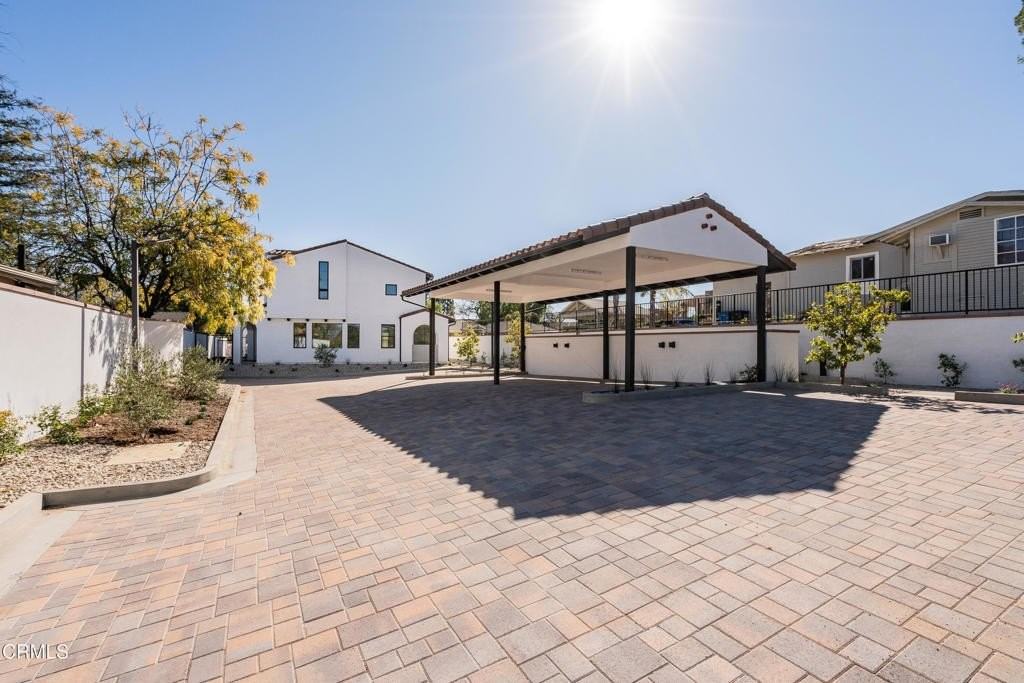 136 N Oakview Dr #101 - Photo 2 of 32